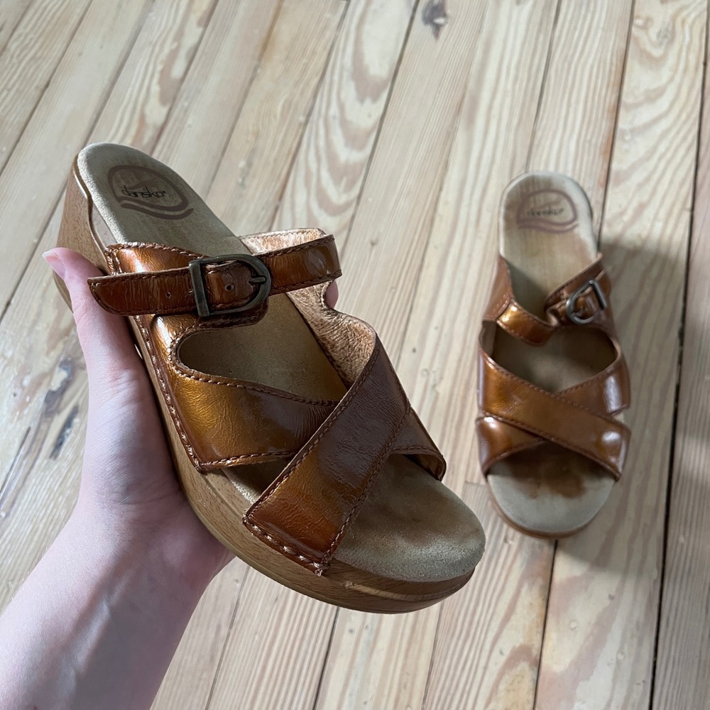 Dansko Clog Sandals Womens 38 Bronze Metallic Leather Buckle Platform Wedge